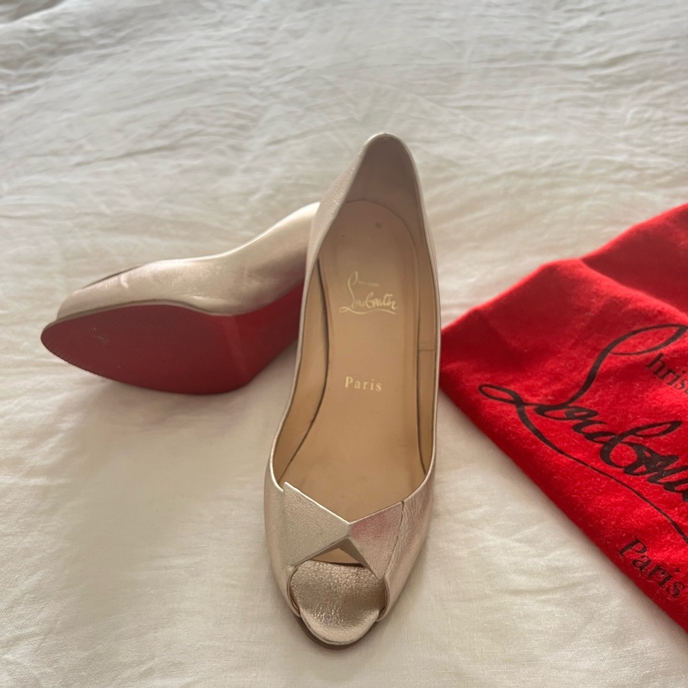 Christian Louboutin gold peep toe leather pumps Size 38 / 7.5